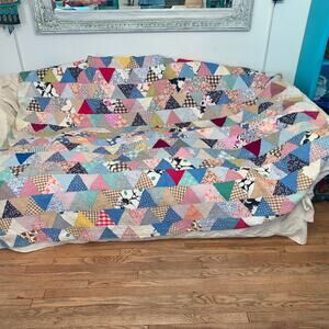 30s/40s LARGE ANTIQUE TRIANGLE PATTERN HANDMADE QUILT